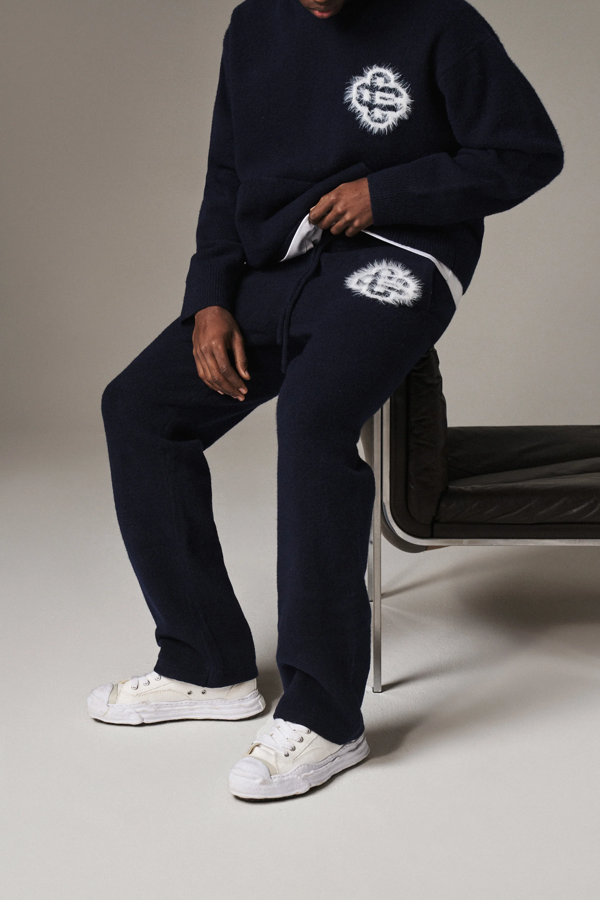 FLUFFY EMBLEM KNITTED JOGGERS - NAVY - Image 2